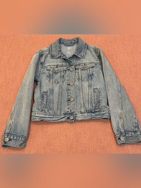 Size 8 - 9 years Denim Jean Jacket Size Medium with snap front closure